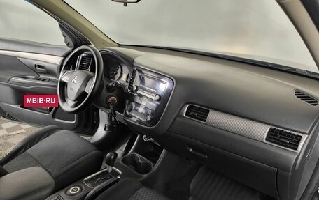 Mitsubishi Outlander III рестайлинг 3, 2013 год, 1 200 000 рублей, 10 фотография