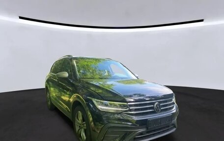 Volkswagen Tiguan II, 2022 год, 2 642 000 рублей, 3 фотография