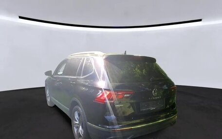 Volkswagen Tiguan II, 2022 год, 2 642 000 рублей, 4 фотография