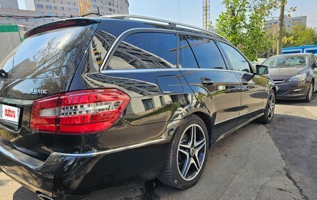 Mercedes-Benz E-Класс, 2011 год, 1 900 000 рублей, 3 фотография