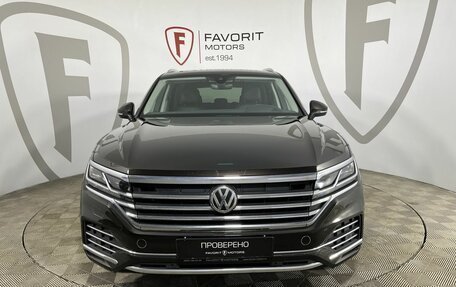 Volkswagen Touareg III, 2019 год, 4 199 000 рублей, 2 фотография