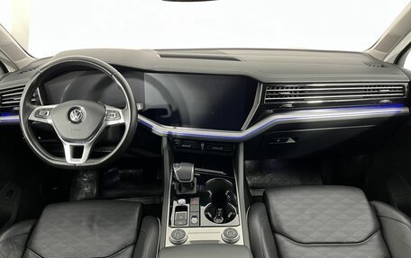 Volkswagen Touareg III, 2019 год, 4 199 000 рублей, 7 фотография