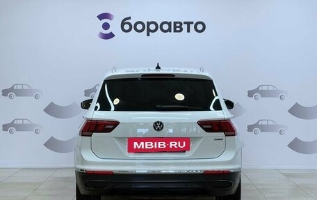Volkswagen Tiguan II, 2021 год, 2 100 000 рублей, 4 фотография