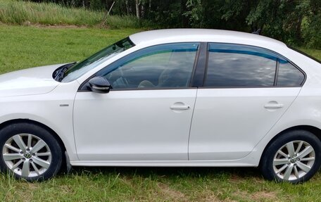 Volkswagen Jetta VI, 2013 год, 930 000 рублей, 2 фотография