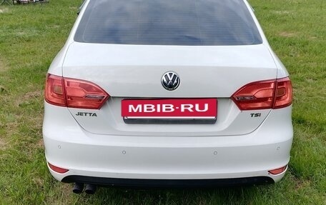 Volkswagen Jetta VI, 2013 год, 930 000 рублей, 3 фотография