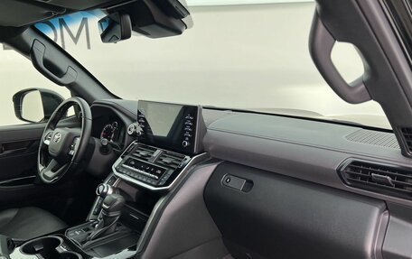 Toyota Land Cruiser, 2023 год, 10 990 000 рублей, 12 фотография