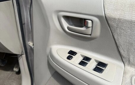 Toyota Noah III, 2002 год, 710 000 рублей, 15 фотография