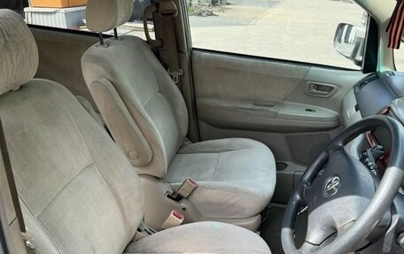 Toyota Noah III, 2002 год, 710 000 рублей, 12 фотография