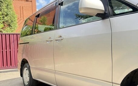 Toyota Noah III, 2002 год, 710 000 рублей, 2 фотография