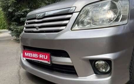 Toyota Noah III, 2002 год, 710 000 рублей, 10 фотография