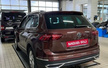 Volkswagen Tiguan II, 2021 год, 3 690 000 рублей, 2 фотография