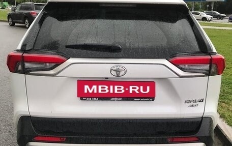 Toyota RAV4, 2022 год, 3 300 000 рублей, 3 фотография
