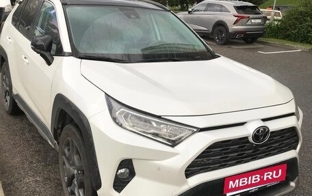 Toyota RAV4, 2022 год, 3 300 000 рублей, 2 фотография