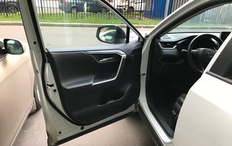 Toyota RAV4, 2022 год, 3 300 000 рублей, 6 фотография