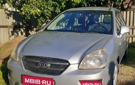 KIA Carens III (RP), 2010 год, 690 000 рублей, 1 фотография