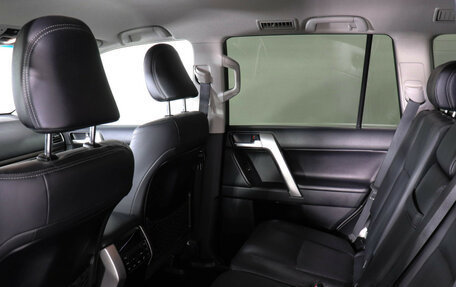 Toyota Land Cruiser Prado 150 рестайлинг 2, 2018 год, 4 499 000 рублей, 13 фотография