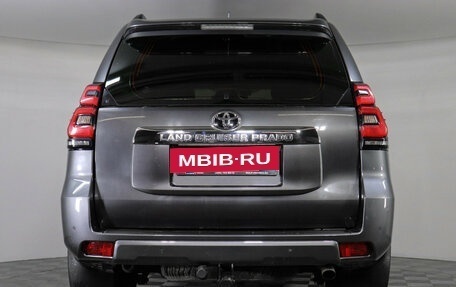 Toyota Land Cruiser Prado 150 рестайлинг 2, 2018 год, 4 499 000 рублей, 7 фотография