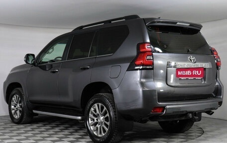Toyota Land Cruiser Prado 150 рестайлинг 2, 2018 год, 4 499 000 рублей, 8 фотография