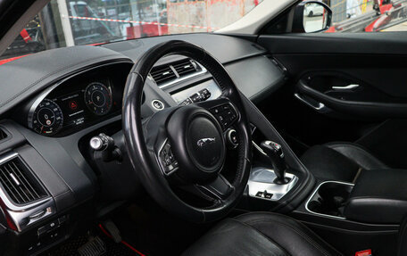Jaguar E-Pace, 2018 год, 2 550 000 рублей, 13 фотография
