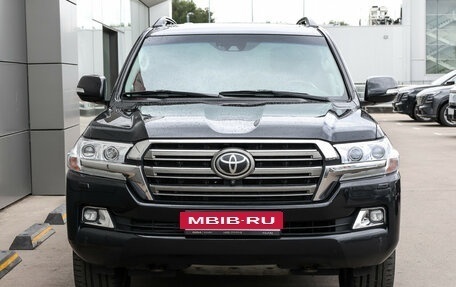 Toyota Land Cruiser 200, 2017 год, 5 898 000 рублей, 2 фотография