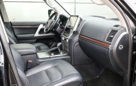 Toyota Land Cruiser 200, 2017 год, 5 898 000 рублей, 12 фотография