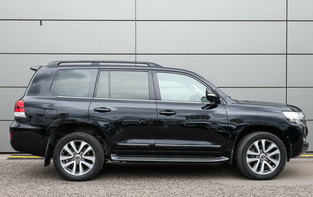 Toyota Land Cruiser 200, 2017 год, 5 898 000 рублей, 4 фотография