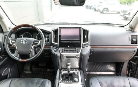 Toyota Land Cruiser 200, 2017 год, 5 898 000 рублей, 15 фотография