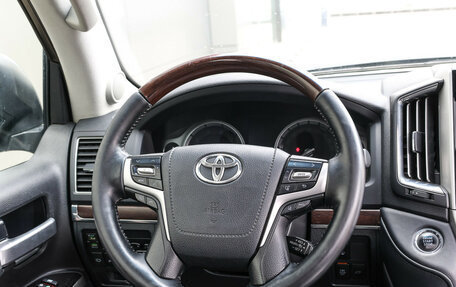 Toyota Land Cruiser 200, 2017 год, 5 898 000 рублей, 18 фотография