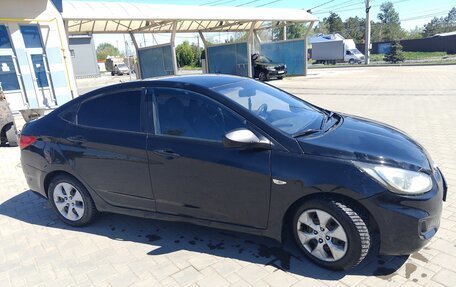 Hyundai Solaris II рестайлинг, 2013 год, 450 000 рублей, 3 фотография
