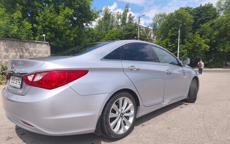 Hyundai Sonata VI, 2010 год, 870 000 рублей, 5 фотография