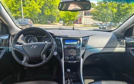 Hyundai Sonata VI, 2010 год, 870 000 рублей, 9 фотография
