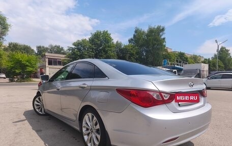 Hyundai Sonata VI, 2010 год, 870 000 рублей, 4 фотография
