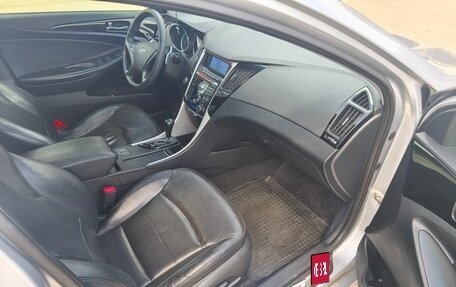Hyundai Sonata VI, 2010 год, 870 000 рублей, 8 фотография