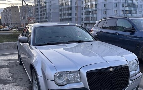 Chrysler 300C II, 2004 год, 1 300 000 рублей, 3 фотография