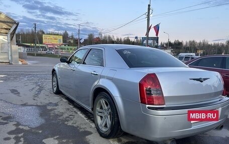 Chrysler 300C II, 2004 год, 1 300 000 рублей, 5 фотография