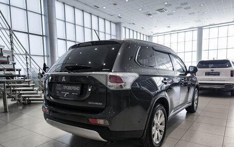Mitsubishi Outlander III рестайлинг 3, 2014 год, 1 300 000 рублей, 5 фотография