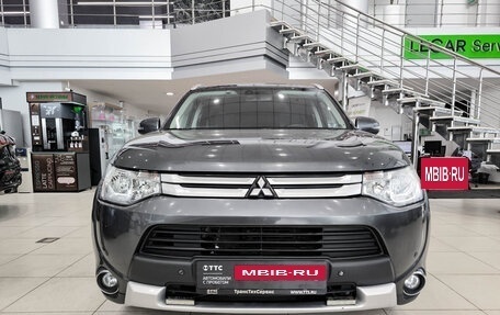 Mitsubishi Outlander III рестайлинг 3, 2014 год, 1 300 000 рублей, 2 фотография