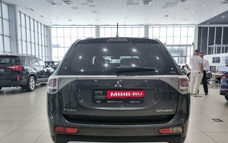 Mitsubishi Outlander III рестайлинг 3, 2014 год, 1 300 000 рублей, 6 фотография
