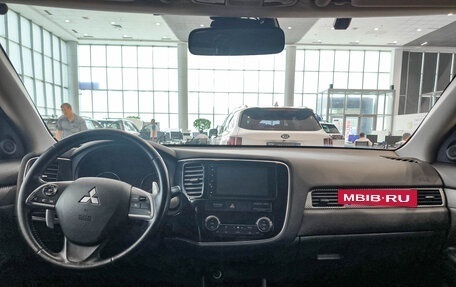 Mitsubishi Outlander III рестайлинг 3, 2014 год, 1 300 000 рублей, 14 фотография