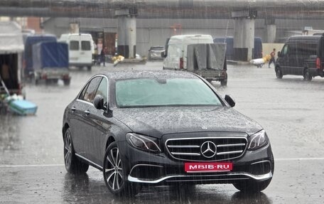 Mercedes-Benz E-Класс, 2019 год, 3 000 000 рублей, 1 фотография
