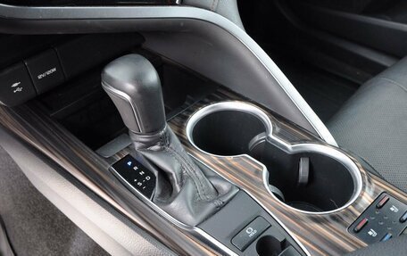 Toyota Camry, 2018 год, 3 190 000 рублей, 13 фотография