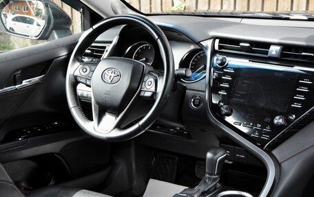 Toyota Camry, 2018 год, 3 190 000 рублей, 9 фотография
