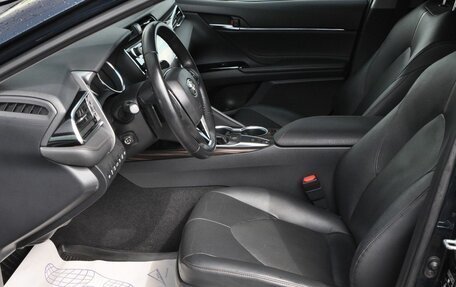 Toyota Camry, 2018 год, 3 190 000 рублей, 10 фотография