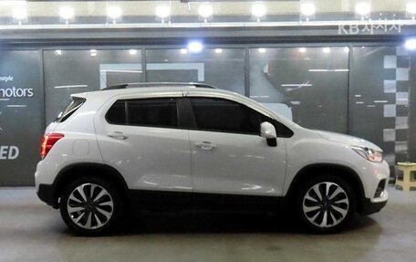 Chevrolet Trax, 2021 год, 1 085 000 рублей, 3 фотография