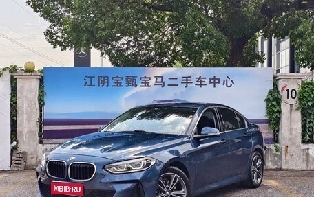 BMW 1 серия, 2021 год, 1 350 000 рублей, 1 фотография