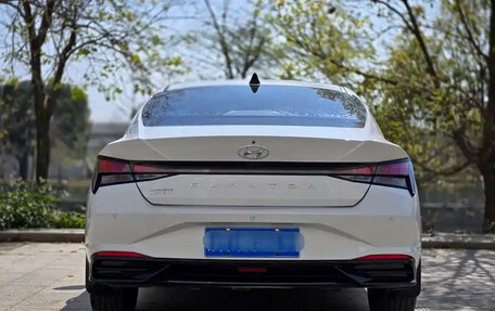 Hyundai Elantra, 2022 год, 1 050 000 рублей, 3 фотография