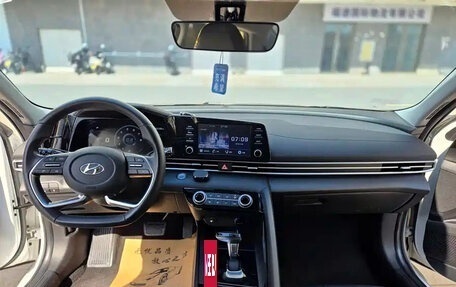 Hyundai Elantra, 2022 год, 1 050 000 рублей, 6 фотография