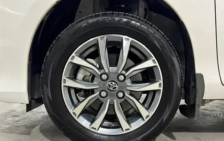 Toyota Yaris XP150 рестайлинг, 2022 год, 1 240 000 рублей, 11 фотография