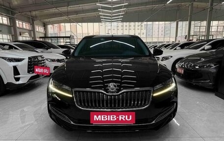 Skoda Superb III рестайлинг, 2022 год, 1 876 000 рублей, 2 фотография