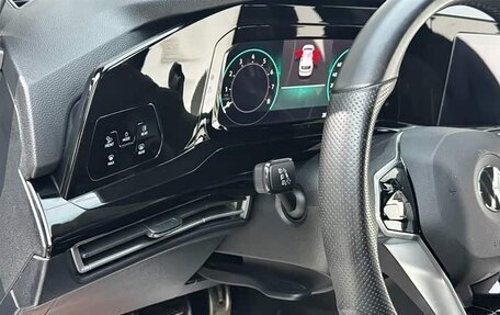 Volkswagen Golf VIII, 2023 год, 1 900 000 рублей, 14 фотография